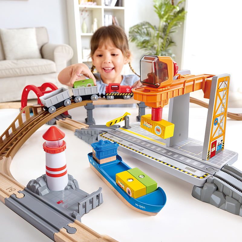 Hape Set Treno Con Nave Cargo