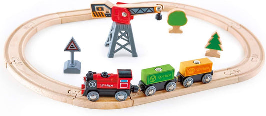 Pista Con Locomotiva A Batteria HAPE toysvaldichiana.it 